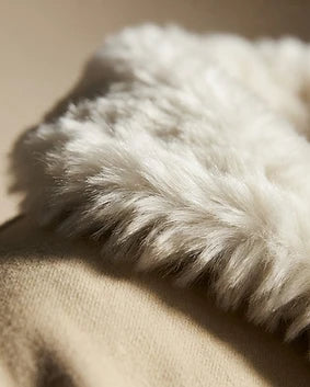 Parka courte en duvet « Rebellious Escape » avec col en fourrure amovible – Chaude et élégante