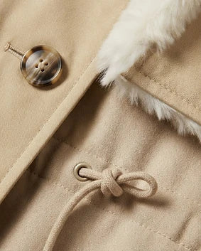 Parka courte en duvet « Rebellious Escape » avec col en fourrure amovible – Chaude et élégante