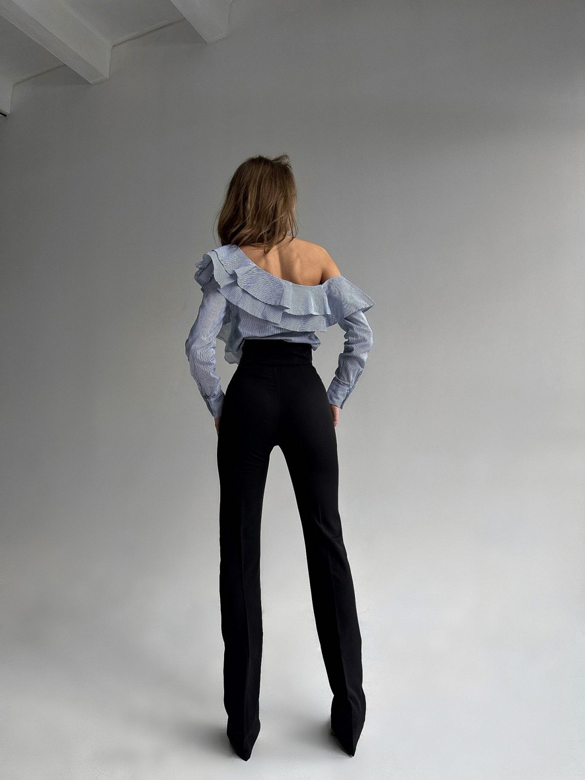 Blouse asymétrique à une épaule et à volants, rayures bleues et blanches, GLOWSYOU-11