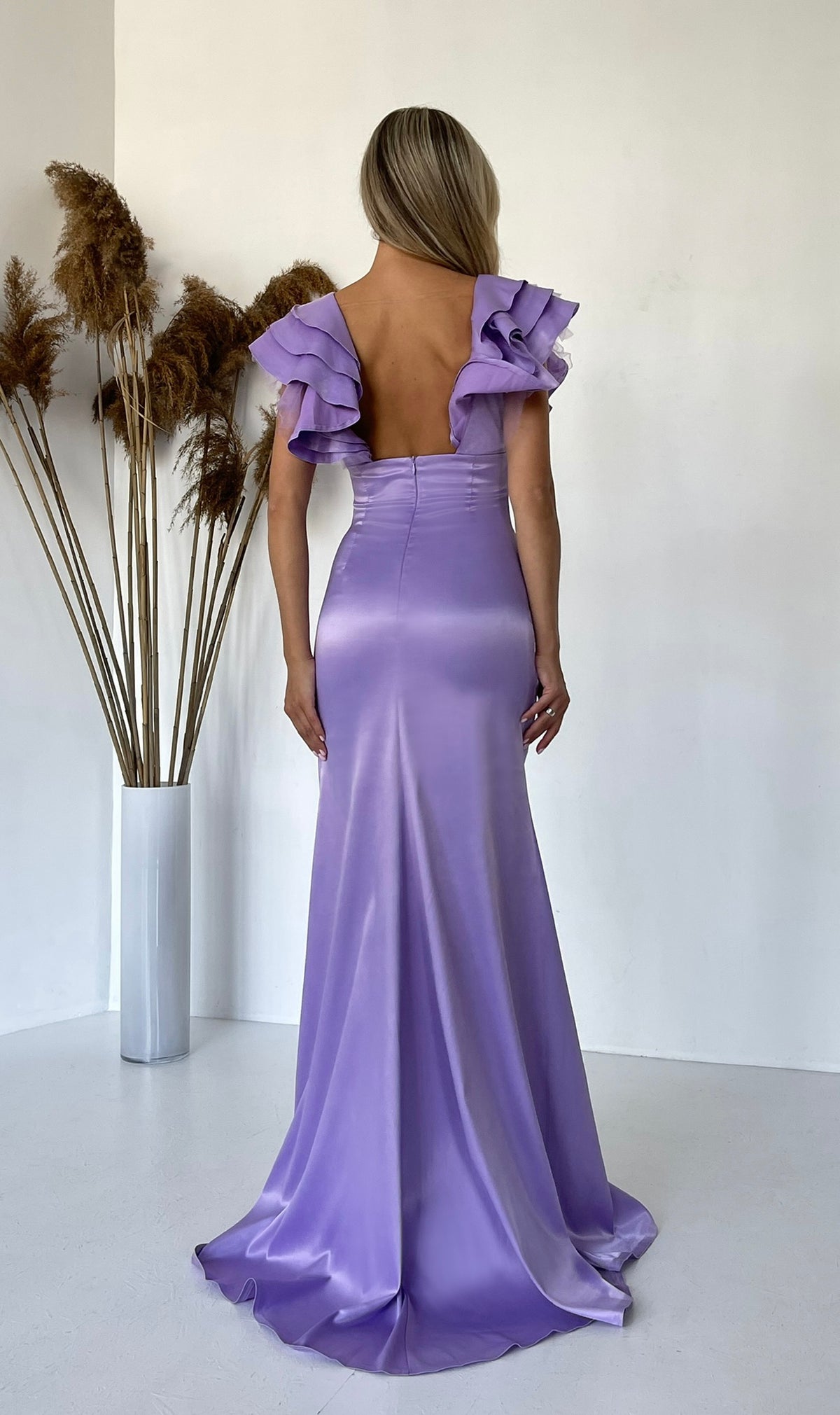 Robe longue en satin violet, dos nu, à volants, robe de demoiselle d'honneur (Royaume-Uni)-9