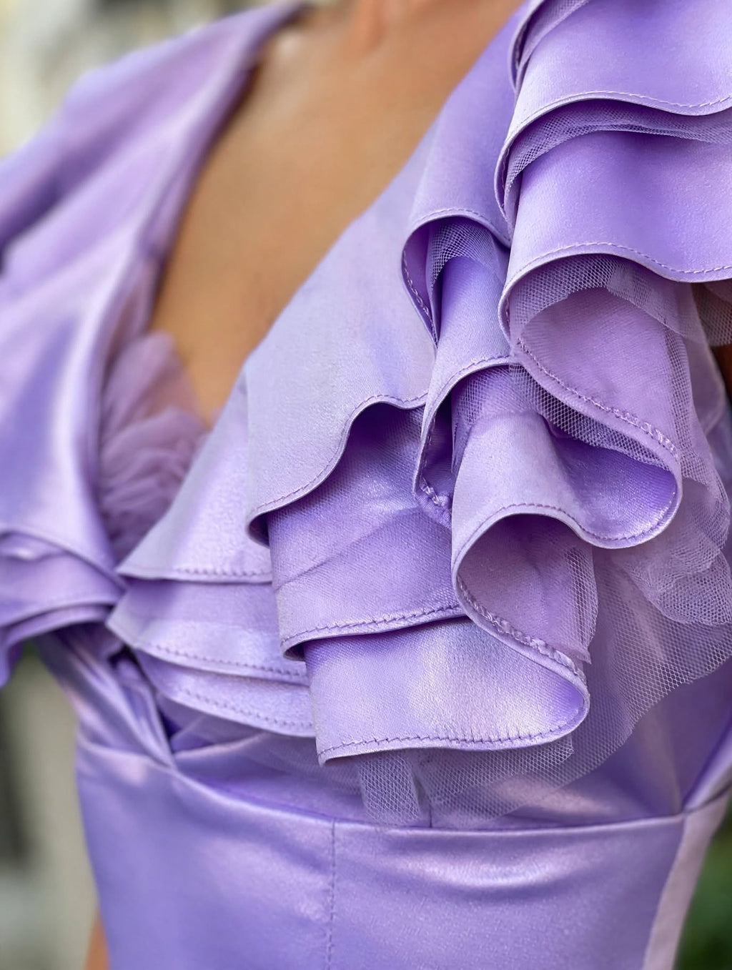 Robe longue en satin violet, dos nu, à volants, robe de demoiselle d'honneur (Royaume-Uni)