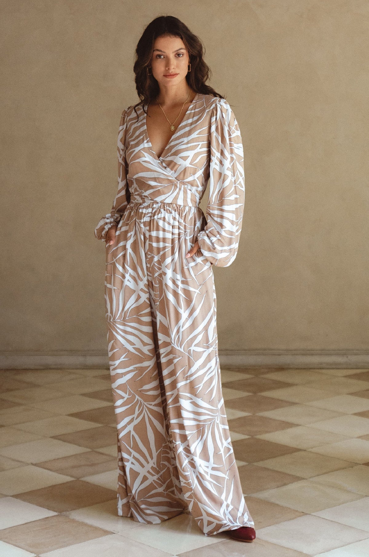 Luna Convertible Jumpsuit - la combinaison bleu roi / bleu cobalt convertible avec décolleté profond, dos nu et découpe au ventre-5
