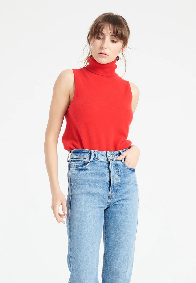 LILLY 13 - Der ärmellose Kuschelpullover in leidenschaftlichem Rot