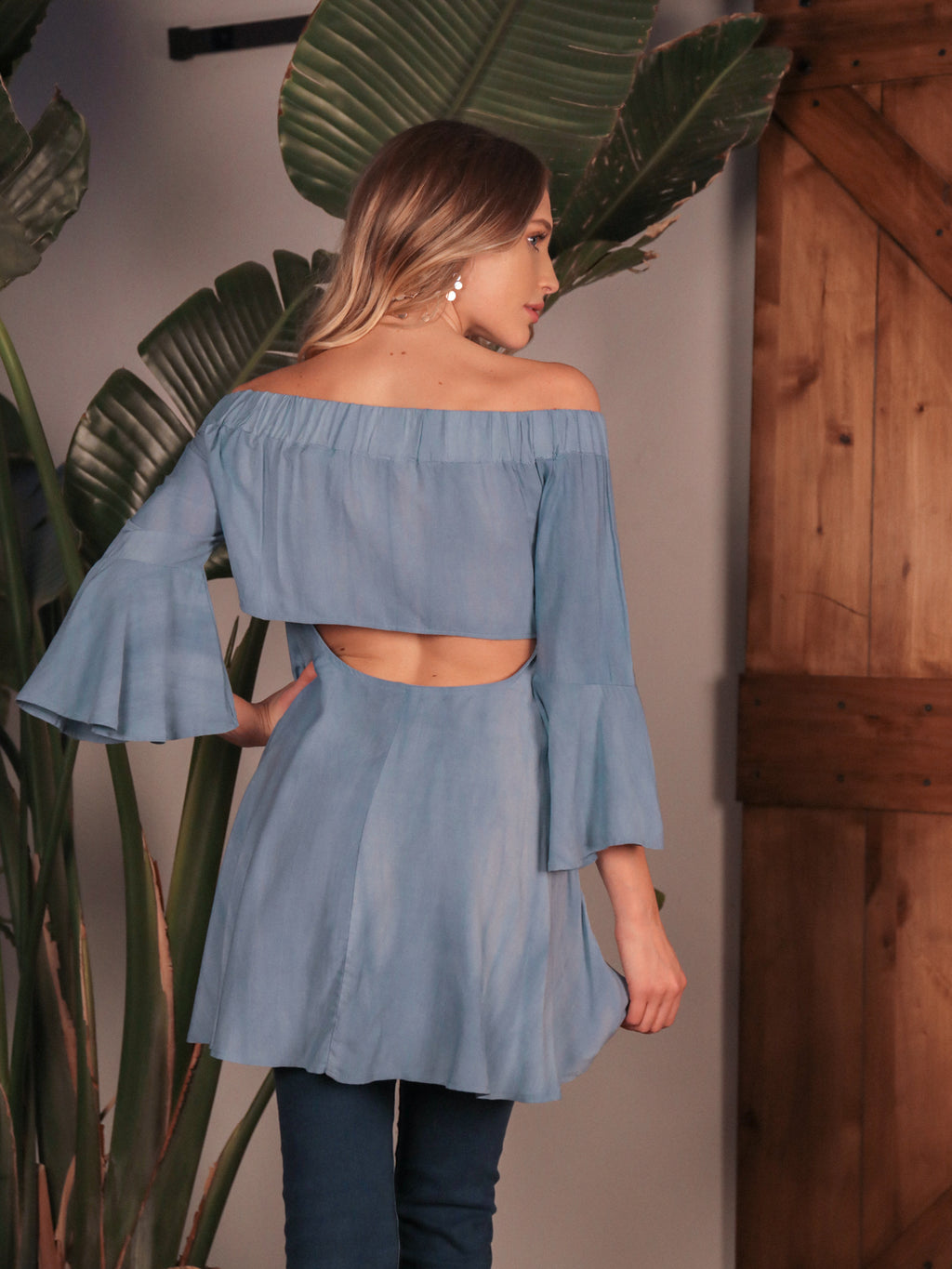 Top épaules dénudées à ourlet asymétrique et dos nu en forme de goutte