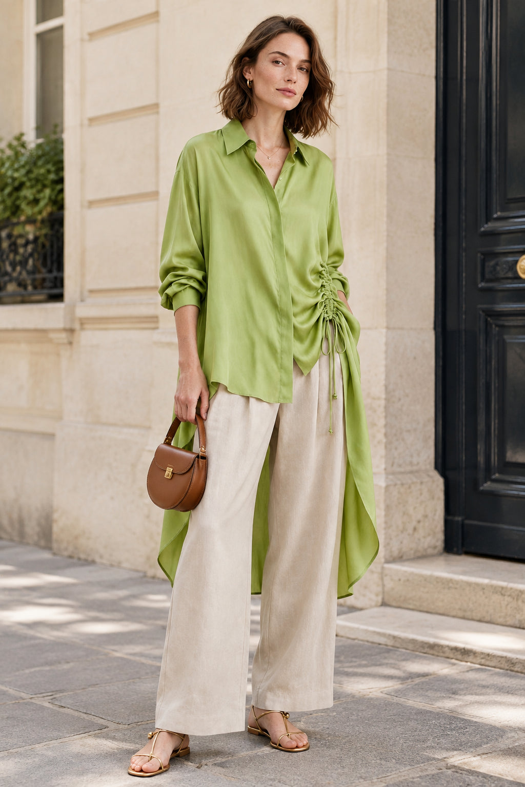 Taille 36 (1m68) - Version pantalon large beige + sandales dorées, loose chic