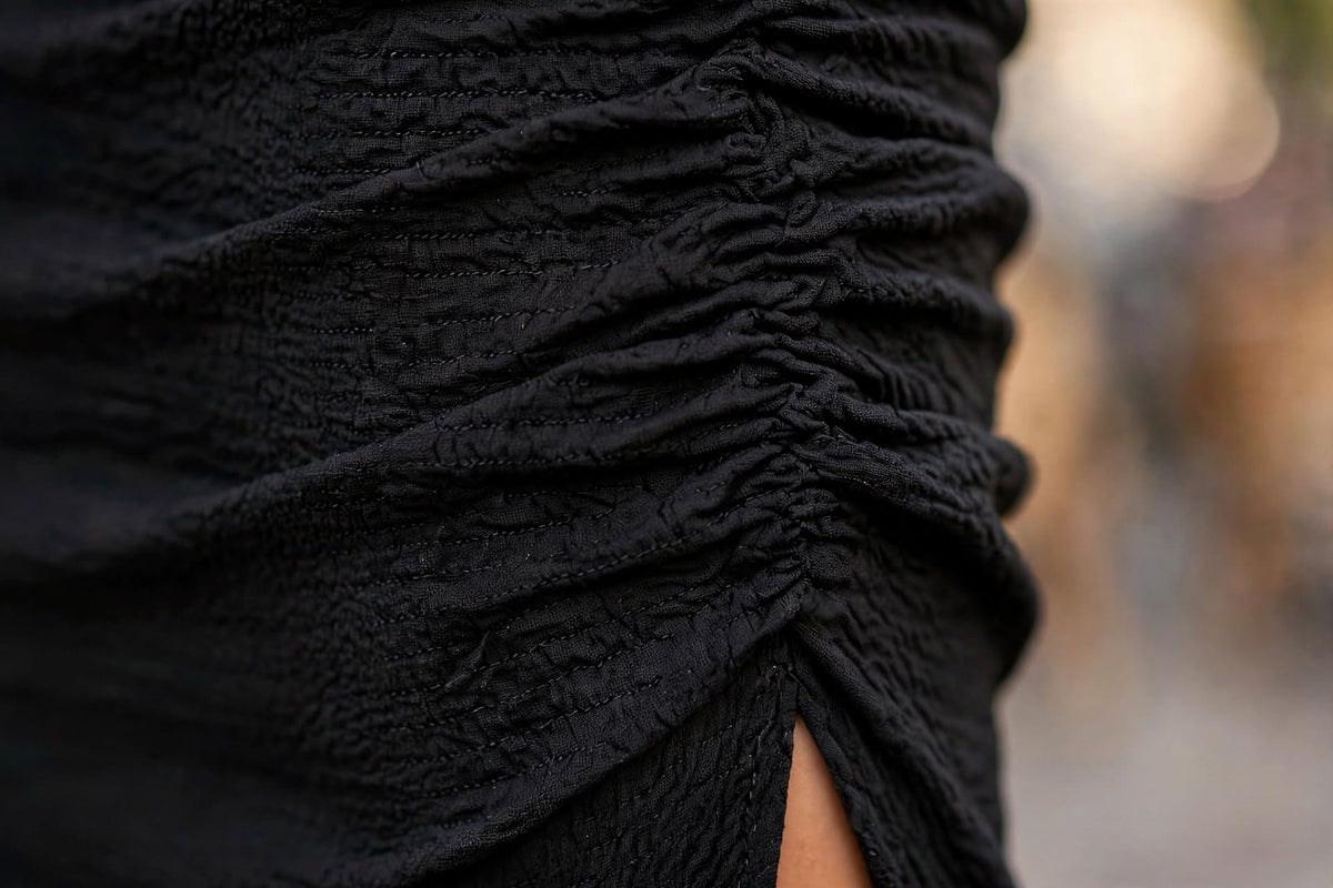 Jupe Midi « Charme Parisien » : La pièce maîtresse de votre garde-robe chic