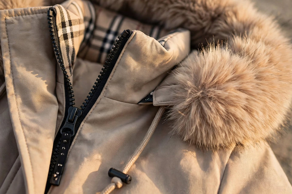 Veste matelassée pour femme (réf. 202561) avec capuche à fourrure amovible et ceinture à la taille