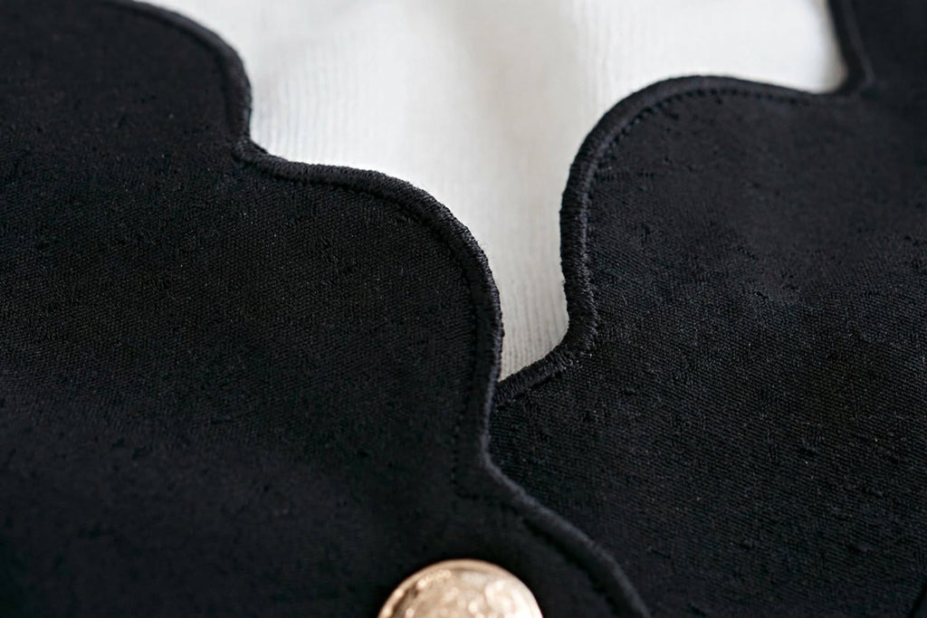 Blazer Élégant à Bordures Scallopées - Le Chic Moderne
