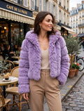 Veste Fausse Fourrure Violette Femme - Manteau Court Shaggy Lilas à Poils Longs, Façon Fourrure Douce, Tendance Hiver - Modèle 189522 AT