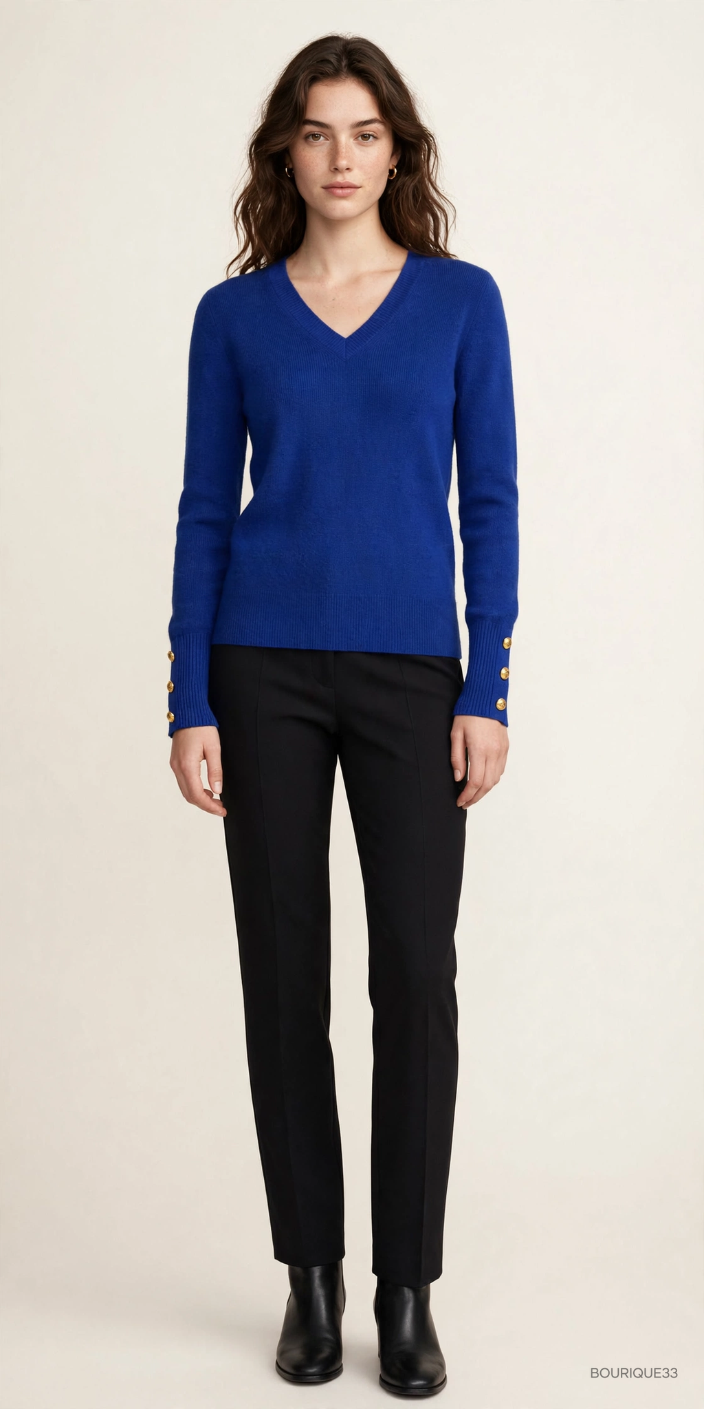 Inès V-Ausschnitt-Pullover – Goldene Knöpfe