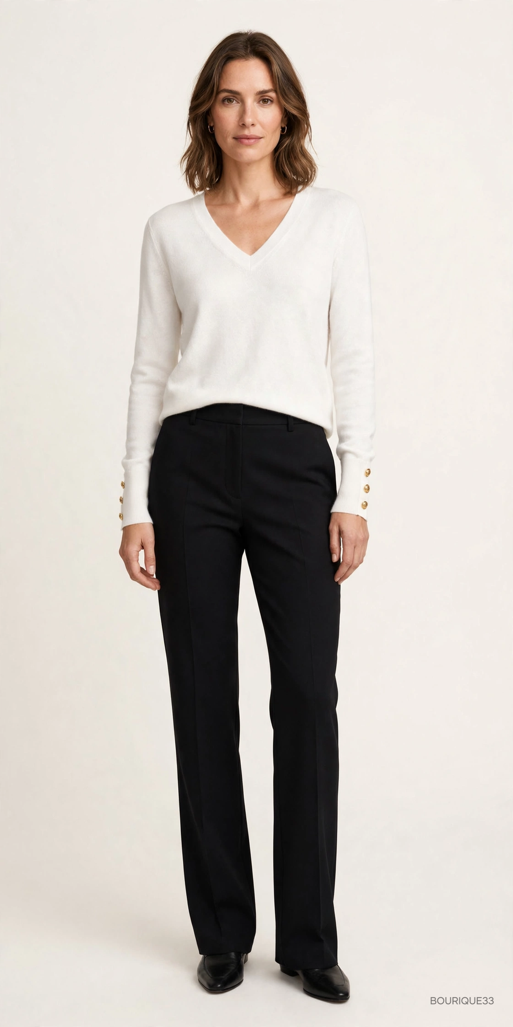 Inès V-Ausschnitt-Pullover – Goldene Knöpfe