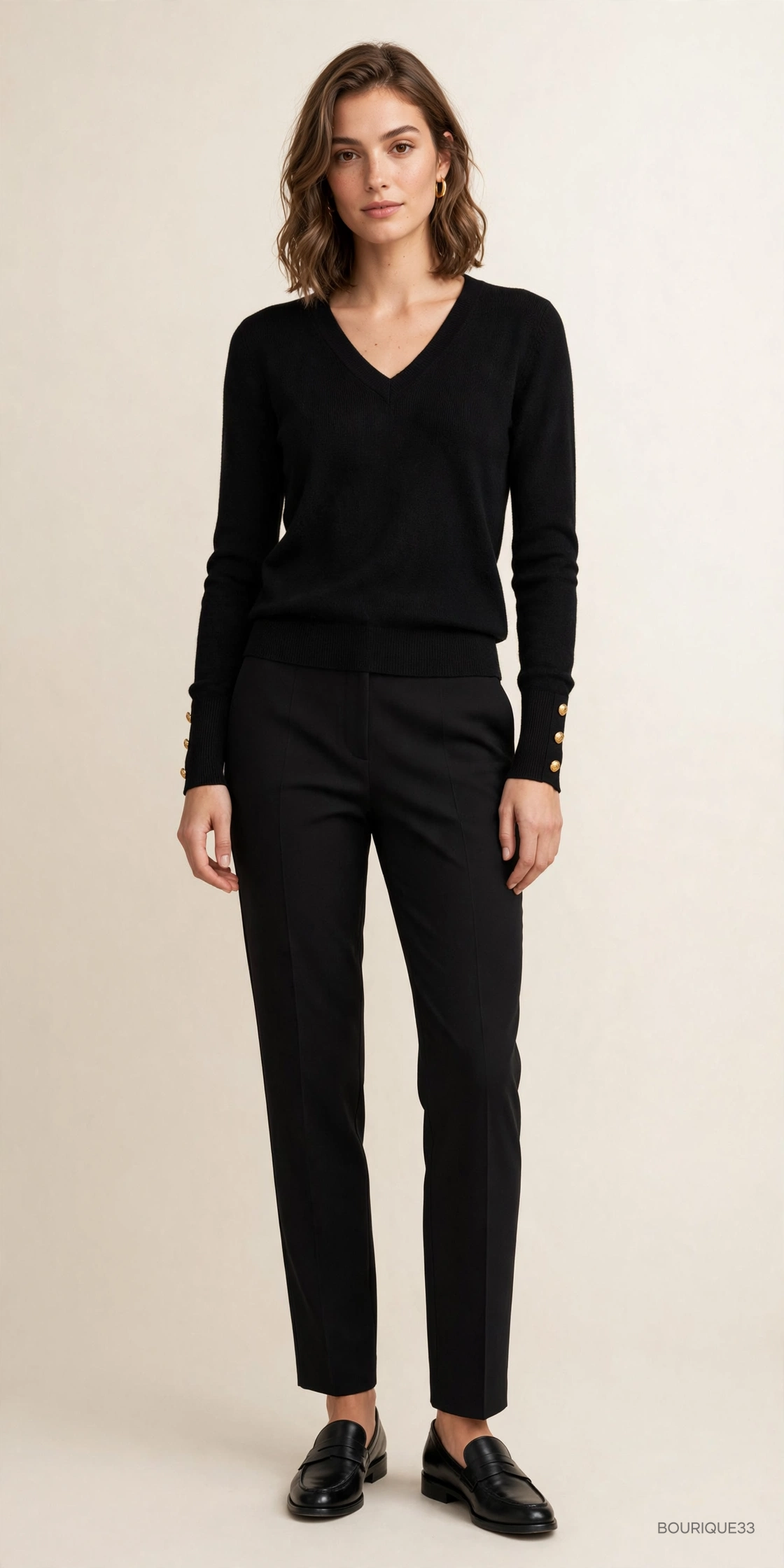 Inès V-Ausschnitt-Pullover – Goldene Knöpfe