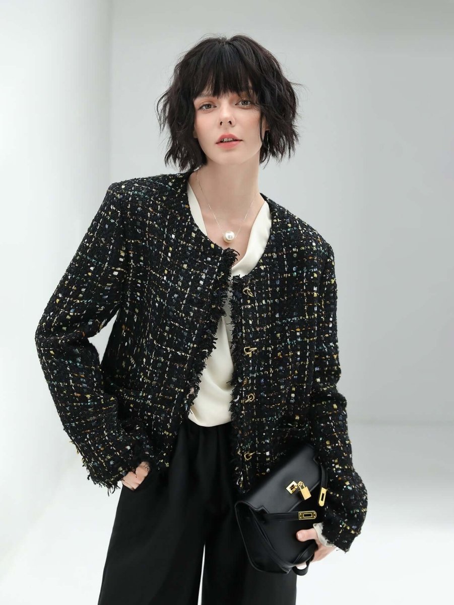 Veste en tweed sophistiquée à bords effilochés et boutons dorés-1
